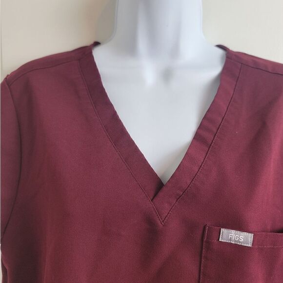 FIGS Technical Collection Vneck Top - Picture 2 of 7